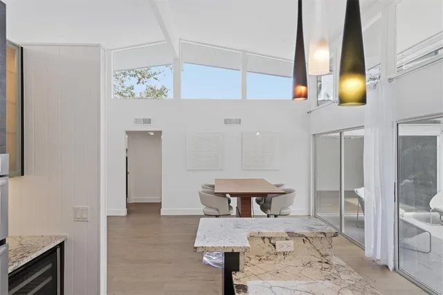 $1,800,000 | 425 Partridge Circle, Sarasota, FL 34236