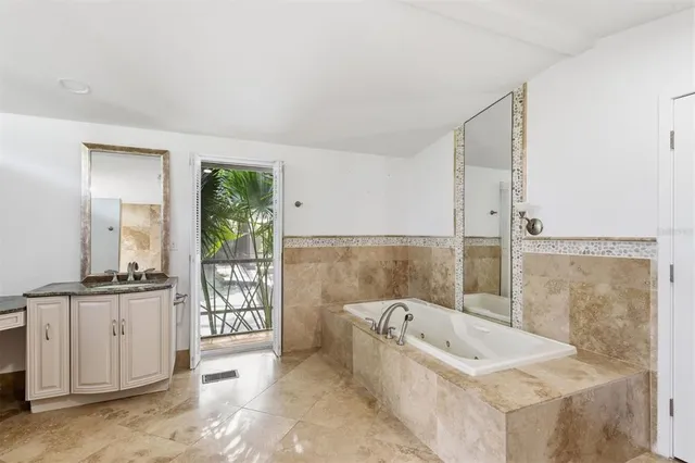 $1,800,000 | 425 Partridge Circle, Sarasota, FL 34236