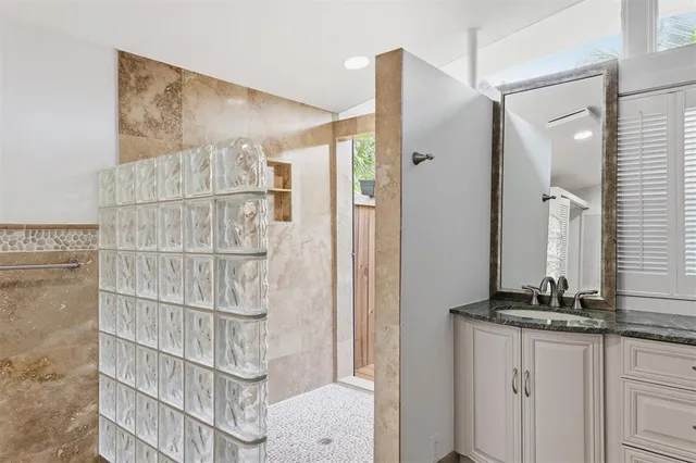 $1,800,000 | 425 Partridge Circle, Sarasota, FL 34236