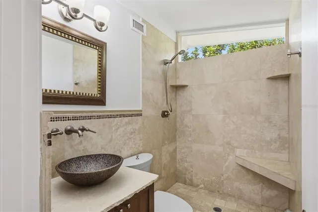 $1,800,000 | 425 Partridge Circle, Sarasota, FL 34236