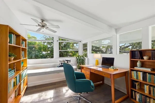 $1,800,000 | 425 Partridge Circle, Sarasota, FL 34236