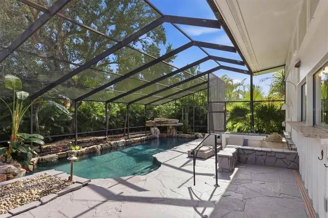 $1,800,000 | 425 Partridge Circle, Sarasota, FL 34236