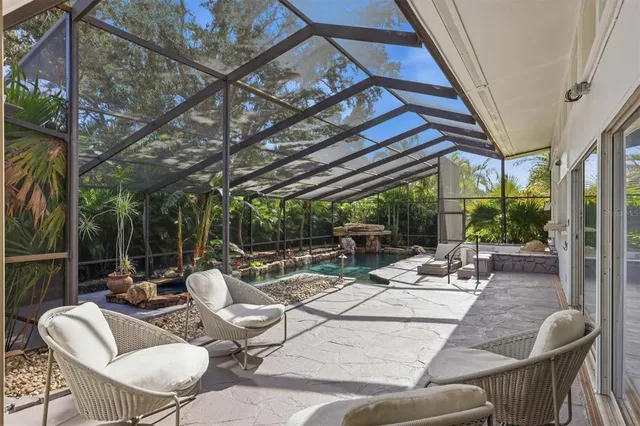 $1,800,000 | 425 Partridge Circle, Sarasota, FL 34236