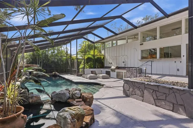 $1,800,000 | 425 Partridge Circle, Sarasota, FL 34236