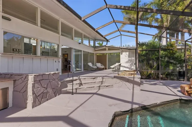 $1,800,000 | 425 Partridge Circle, Sarasota, FL 34236