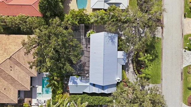 $1,800,000 | 425 Partridge Circle, Sarasota, FL 34236