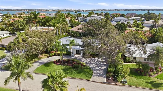 $1,800,000 | 425 Partridge Circle, Sarasota, FL 34236
