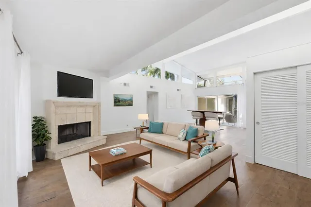 $1,800,000 | 425 Partridge Circle, Sarasota, FL 34236