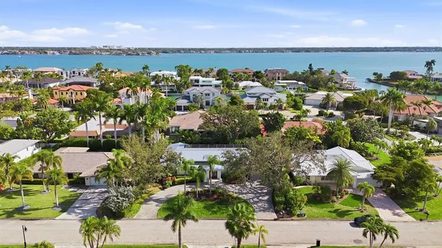 $1,800,000 | 425 Partridge Circle, Sarasota, FL 34236