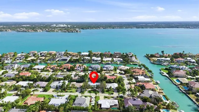 $1,800,000 | 425 Partridge Circle, Sarasota, FL 34236