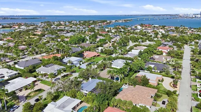 $1,800,000 | 425 Partridge Circle, Sarasota, FL 34236