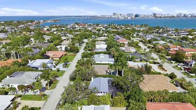 $1,800,000 | 425 Partridge Circle, Sarasota, FL 34236