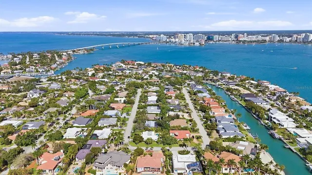 $1,800,000 | 425 Partridge Circle, Sarasota, FL 34236