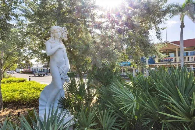 $1,800,000 | 425 Partridge Circle, Sarasota, FL 34236