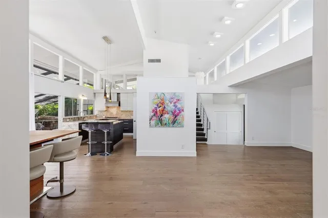 $1,800,000 | 425 Partridge Circle, Sarasota, FL 34236