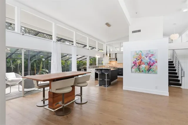 $1,800,000 | 425 Partridge Circle, Sarasota, FL 34236