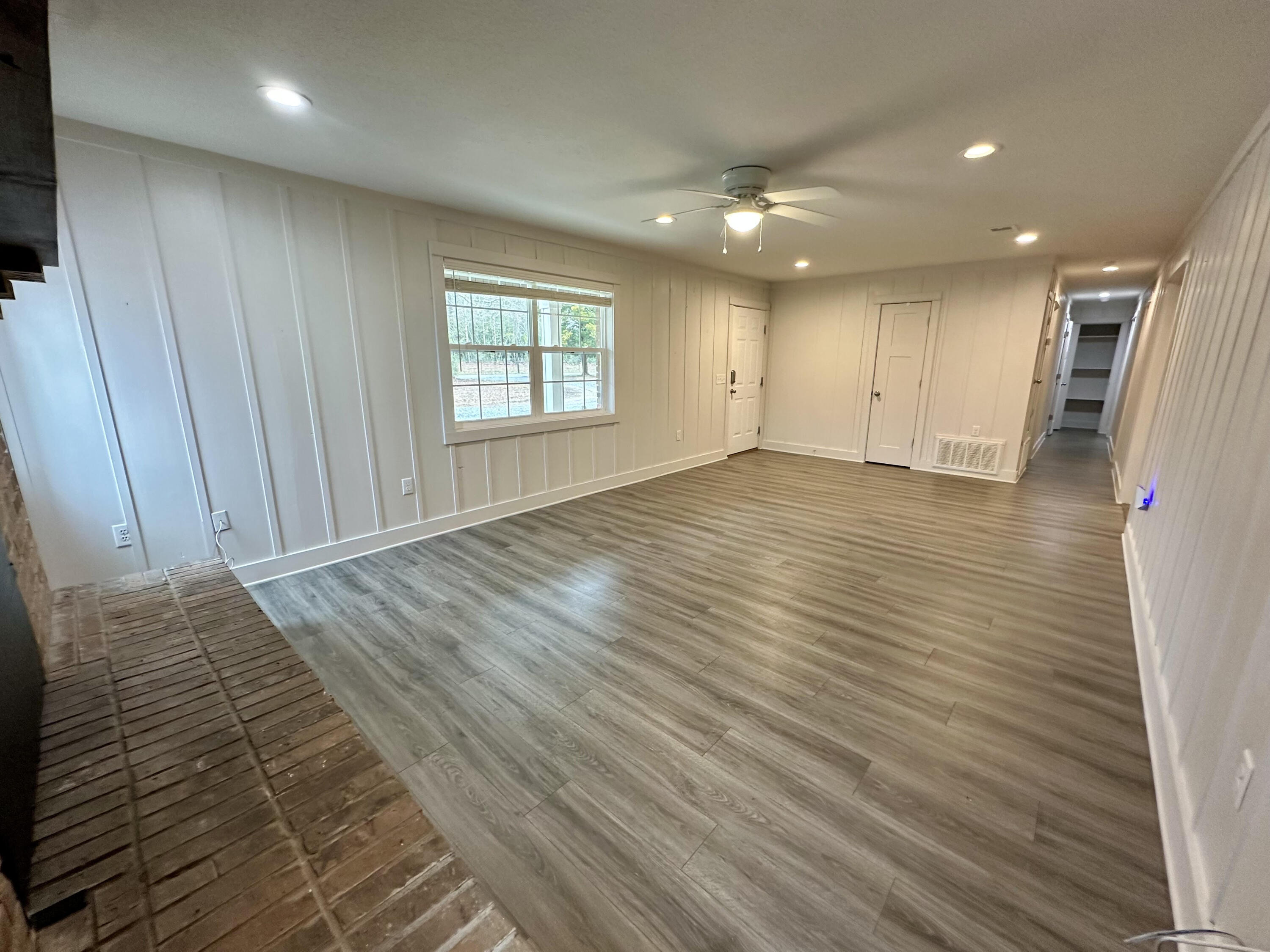 1014 East Indian Creek Ranch Road DeFuniak Springs, FL 32435 - Photo 4 of 15 1014 living room