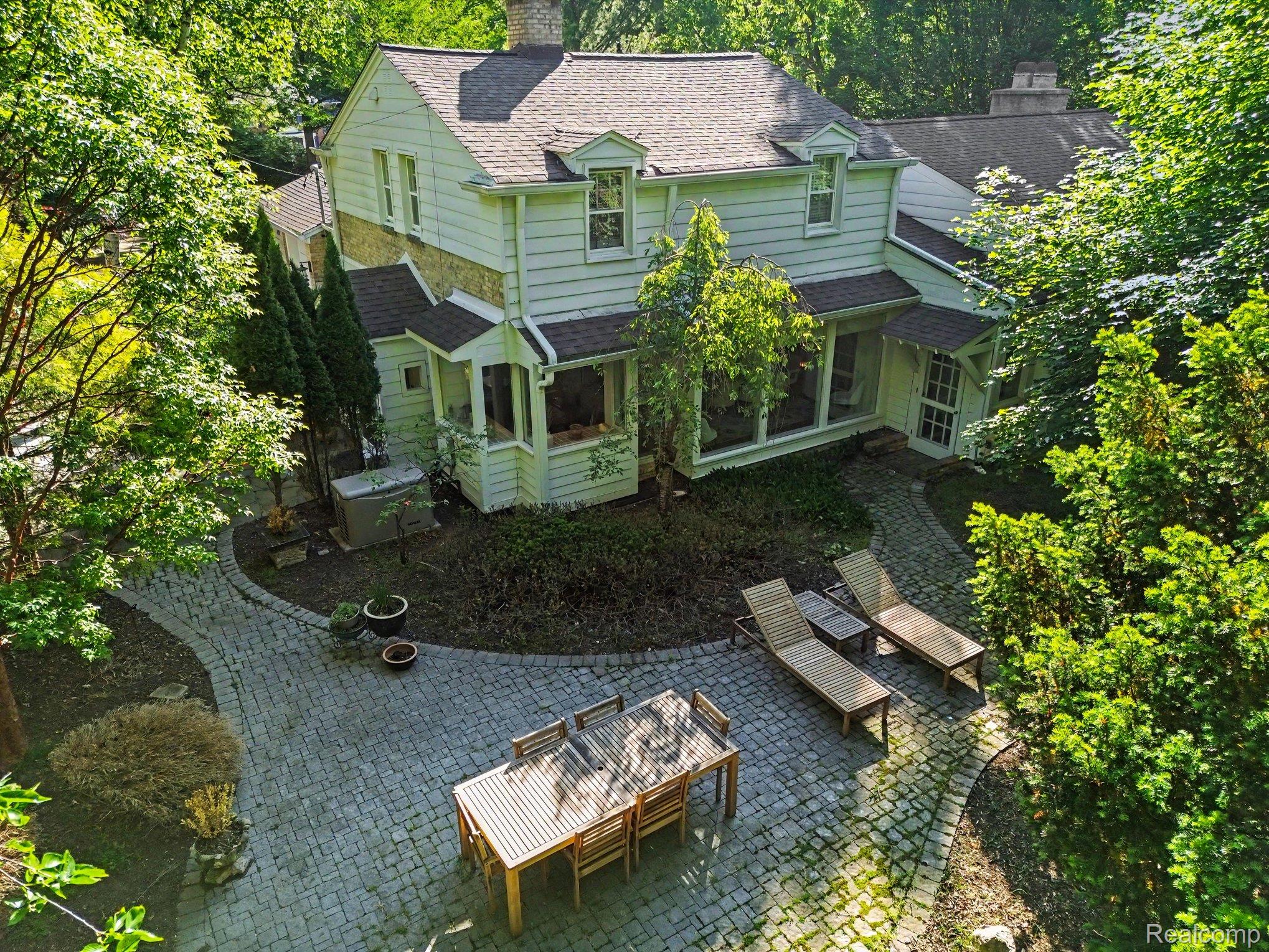 26580 Wellington Road Franklin, MI 48025 - Photo 46 of 61 014_file_4168.jpg