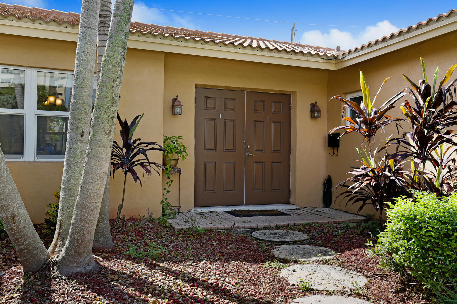 818 Northwest 7th Street Boca Raton, FL 33486 - Photo 2 of 19 818 NW 7th St Boca Raton FL-large-002-3-