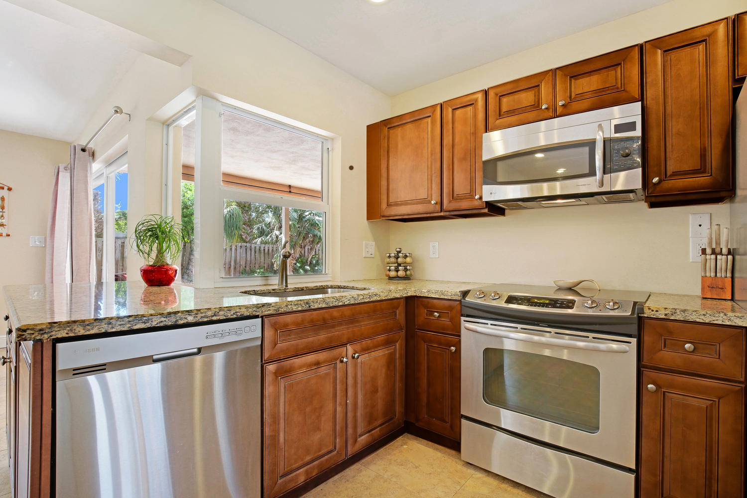 818 Northwest 7th Street Boca Raton, FL 33486 - Photo 6 of 19 818 NW 7th St Boca Raton FL-large-006-5-