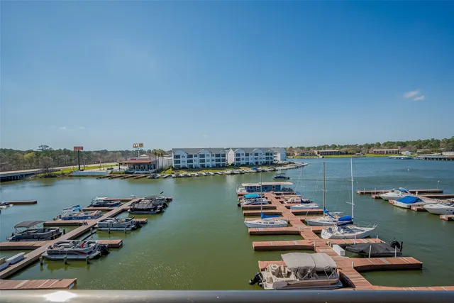 a view of a lake with house