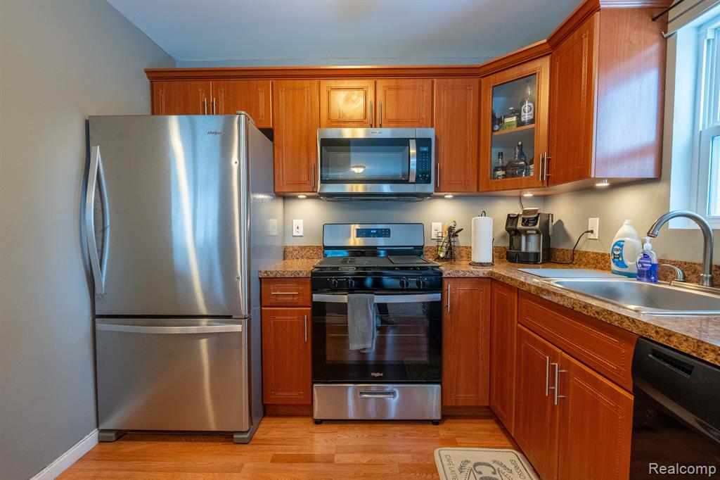 21116 Middlebelt Road Farmington Hills, MI 48336 - Photo 12 of 43