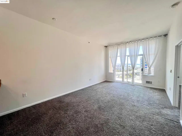 a close up view of a washer and dryer