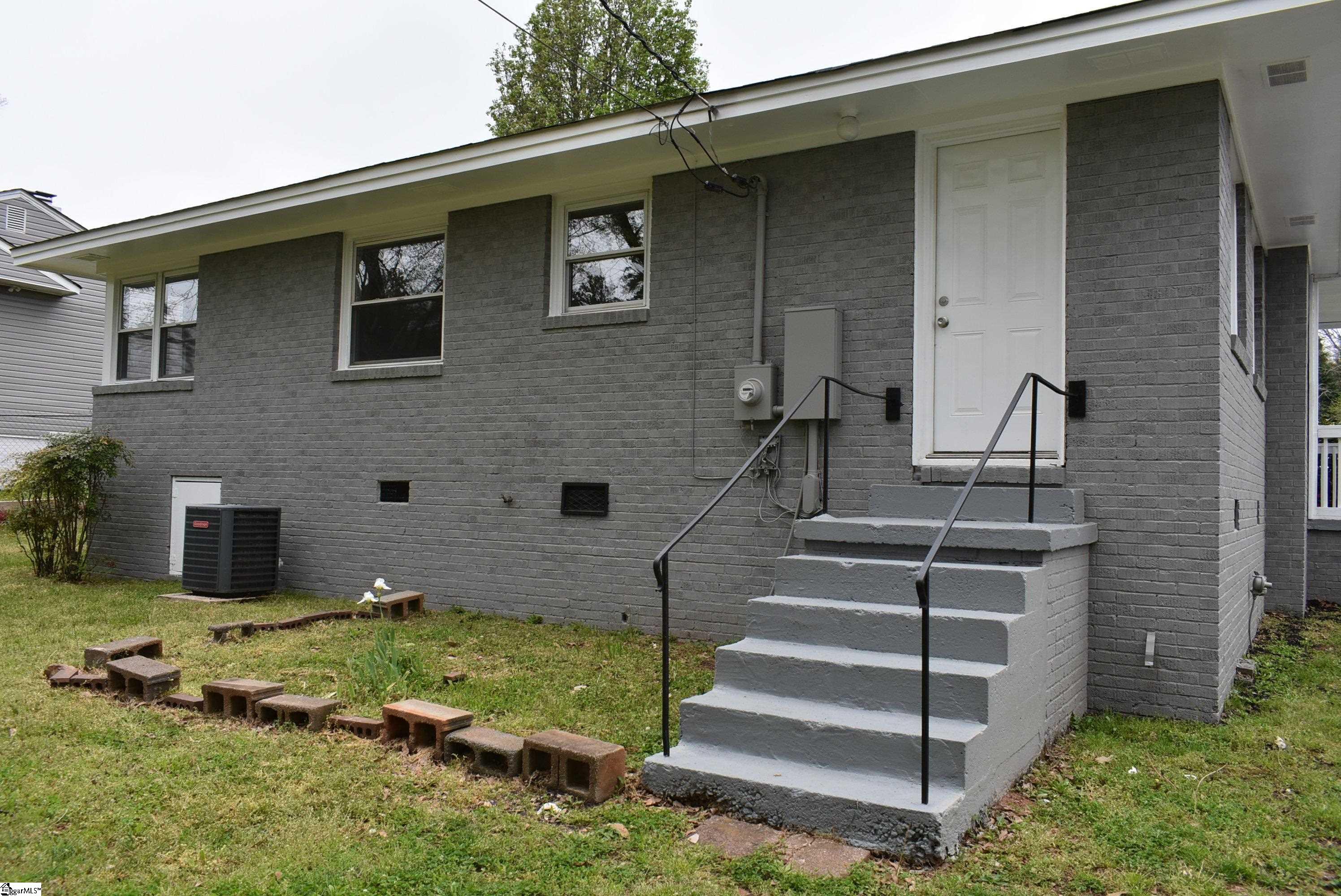 309 Crestfield Road Greenville, SC 29605 - Photo 3 of 23 Gallery Image 3