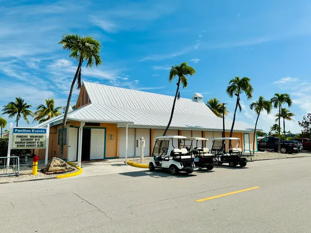 a tennis court that has tennis net