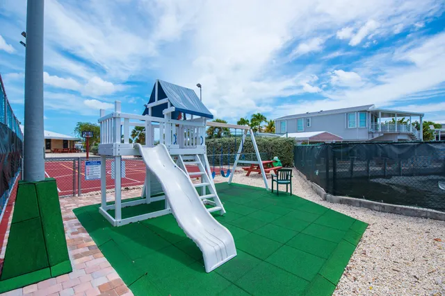 $985,000 | 701 Spanish Main Drive, Unit 51, Cudjoe, FL 33042