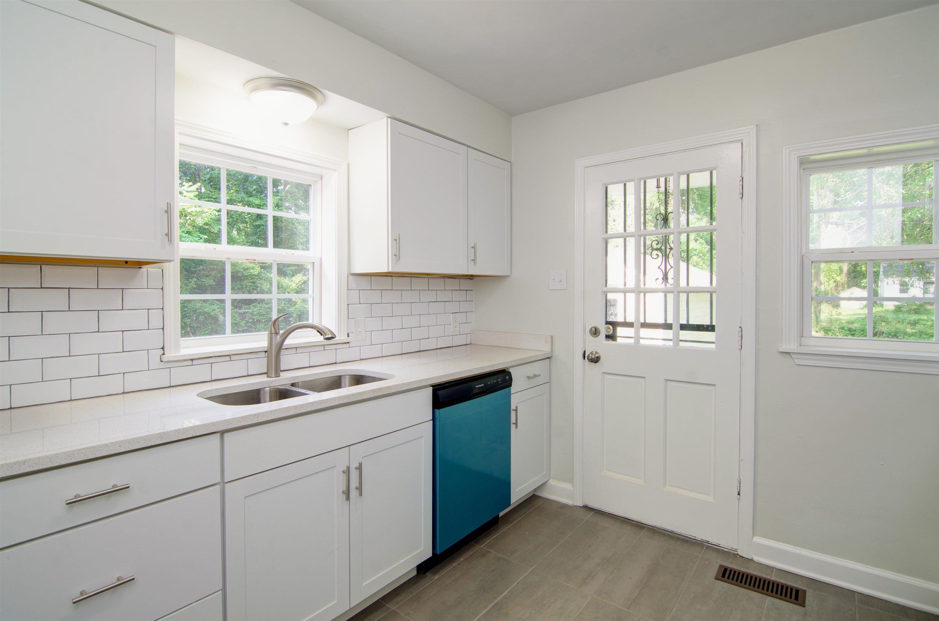 516 Vaughn Road Memphis, TN 38122 - Photo 11 of 25 Gallery Image 11