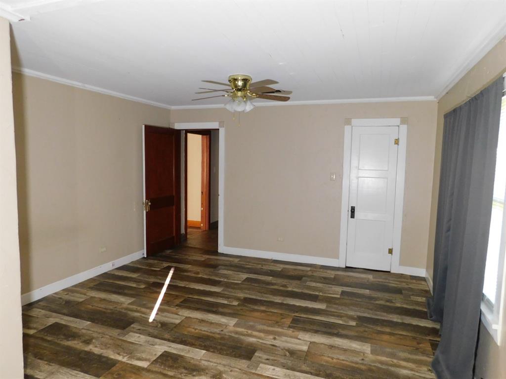 405 8th Street Northwest Springhill, LA 71075 - Photo 18 of 25 a view of a livingroom with wooden floor