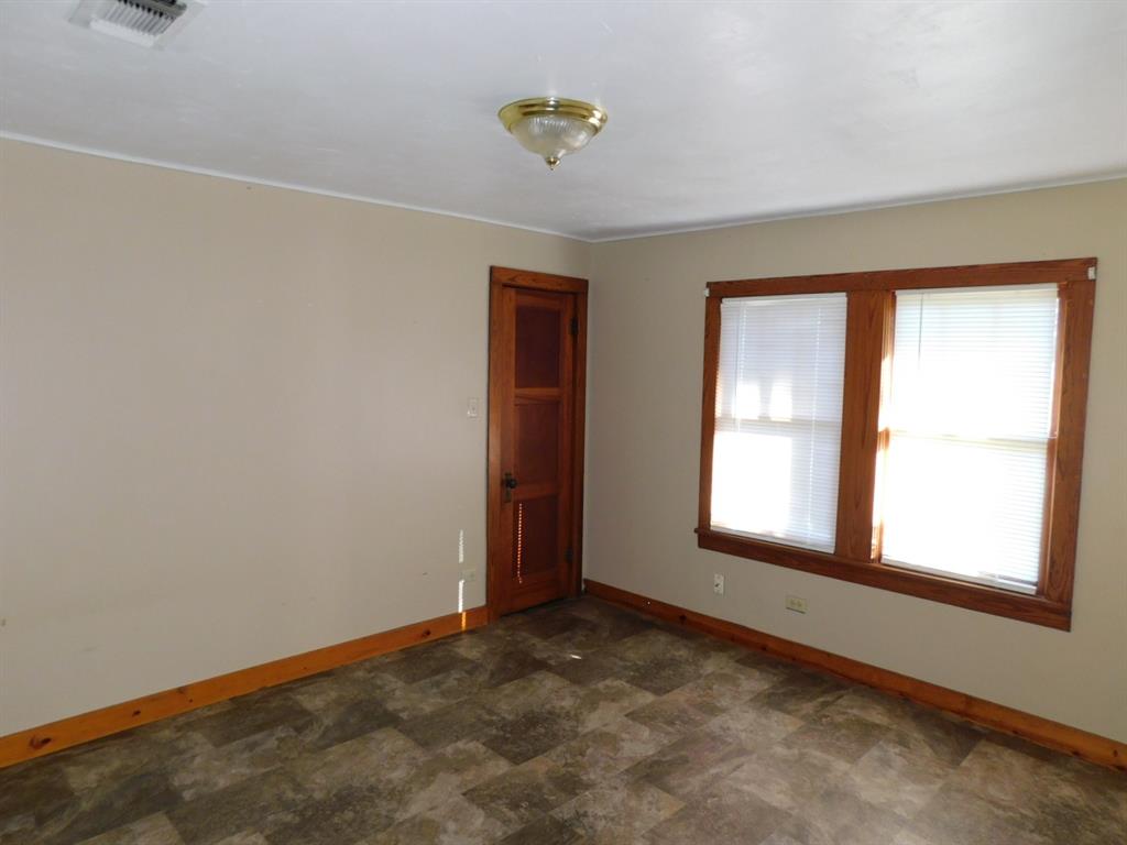 405 8th Street Northwest Springhill, LA 71075 - Photo 19 of 25 an empty room with windows