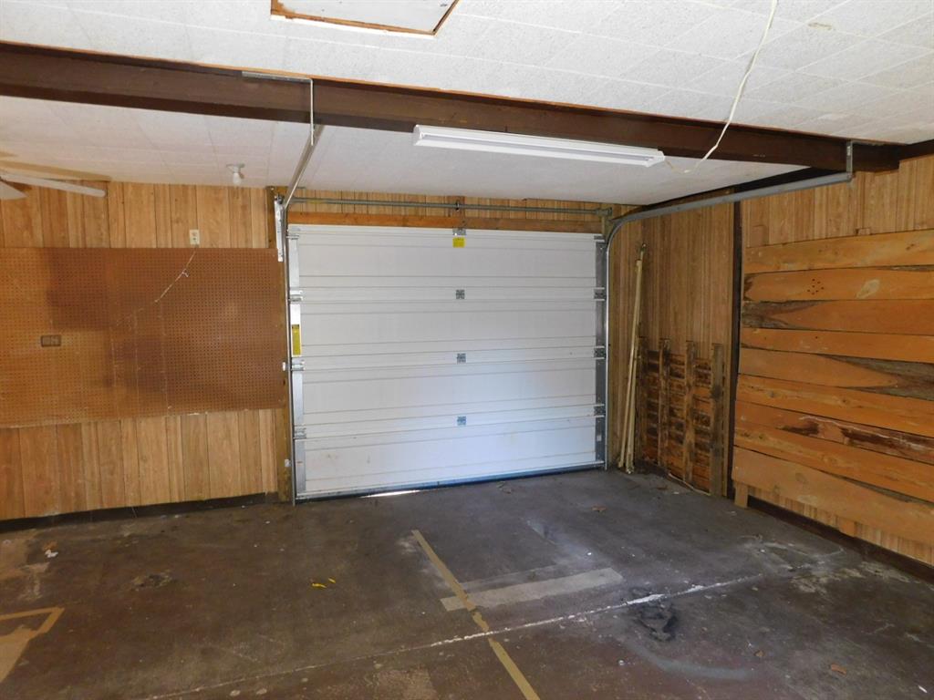 405 8th Street Northwest Springhill, LA 71075 - Photo 25 of 25 a view of a garage