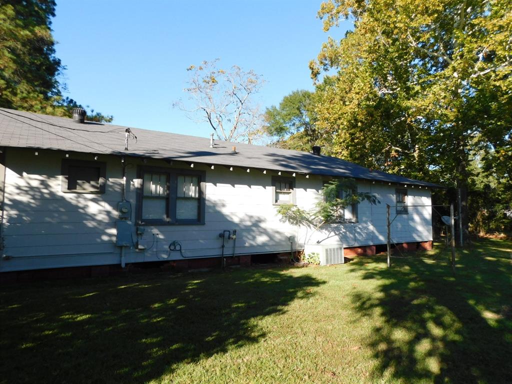 405 8th Street Northwest Springhill, LA 71075 - Photo 5 of 25 a view of house with yard