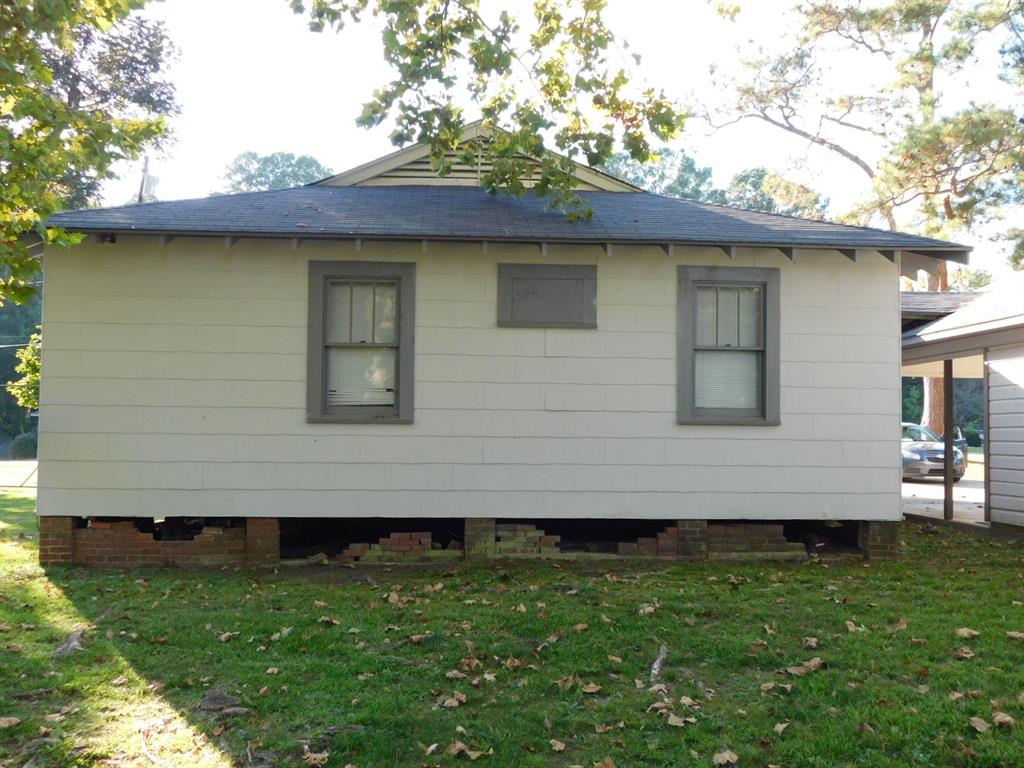 405 8th Street Northwest Springhill, LA 71075 - Photo 9 of 25 a view of front door of house with seating space