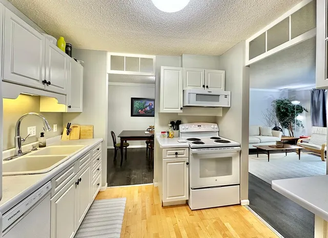 $174,900 | 7510 Cahill Road, Unit 214B, Edina, MN 55439