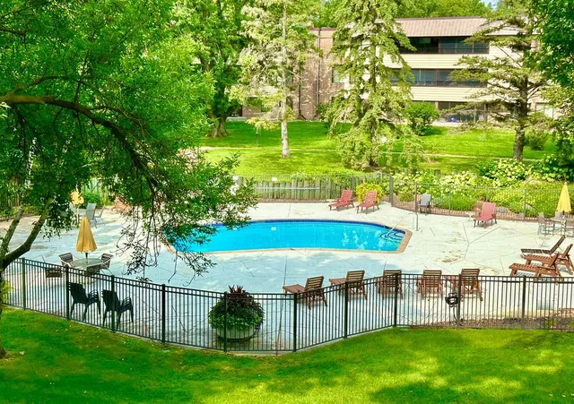 $164,500 | 7510 Cahill Road, Unit 214B, Edina, MN 55439