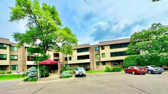 $164,500 | 7510 Cahill Road, Unit 214B, Edina, MN 55439