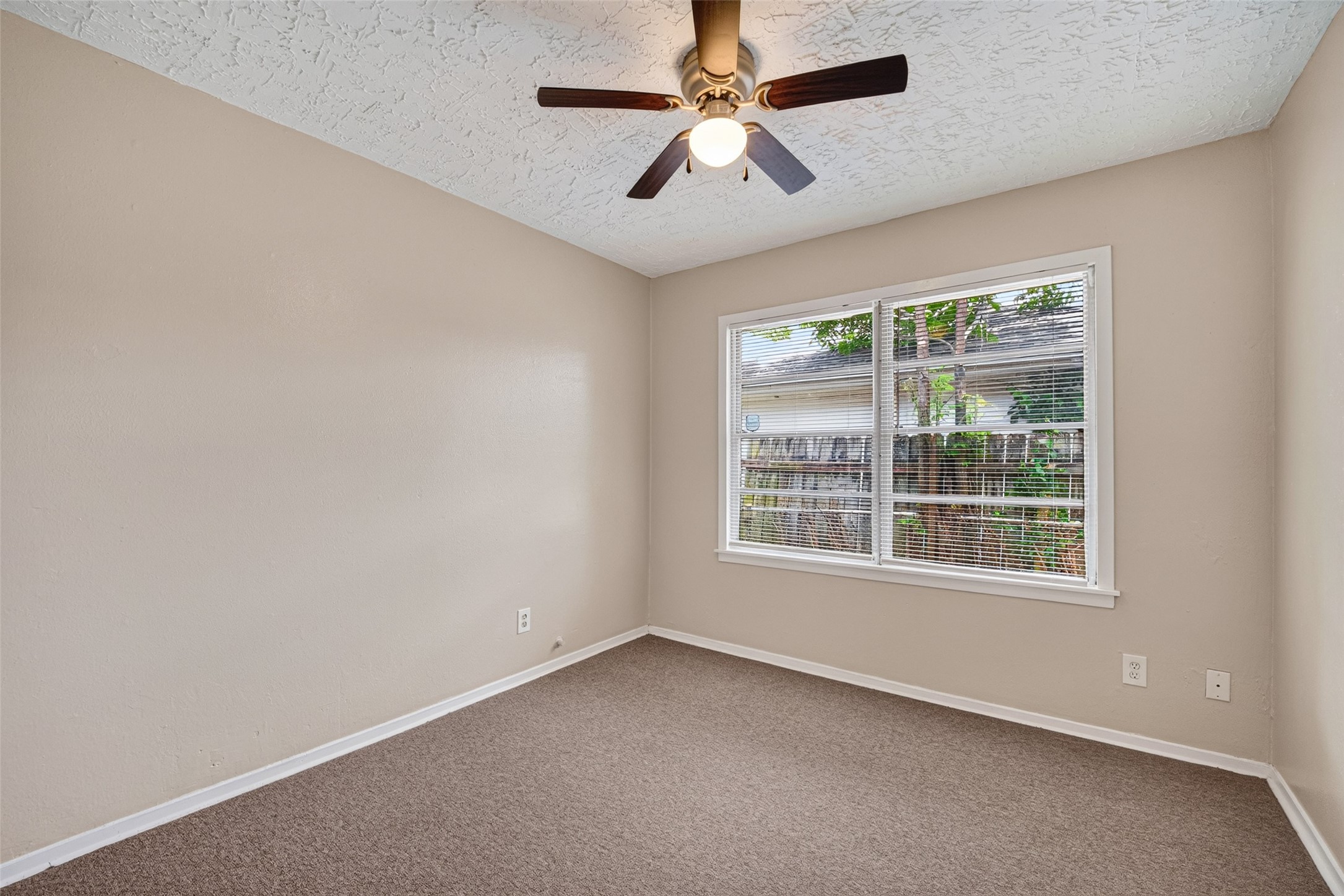 3218 Grant Street Pasadena, TX 77503 - Photo 15 of 26 A second bedroom with corresponding colors and new carpet.