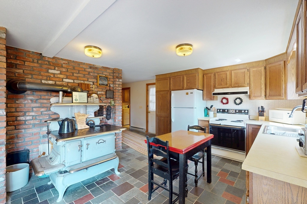 59 Number 9 Road Heath, MA 01339 - Photo 8 of 42