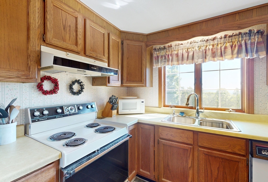 59 Number 9 Road Heath, MA 01339 - Photo 9 of 42
