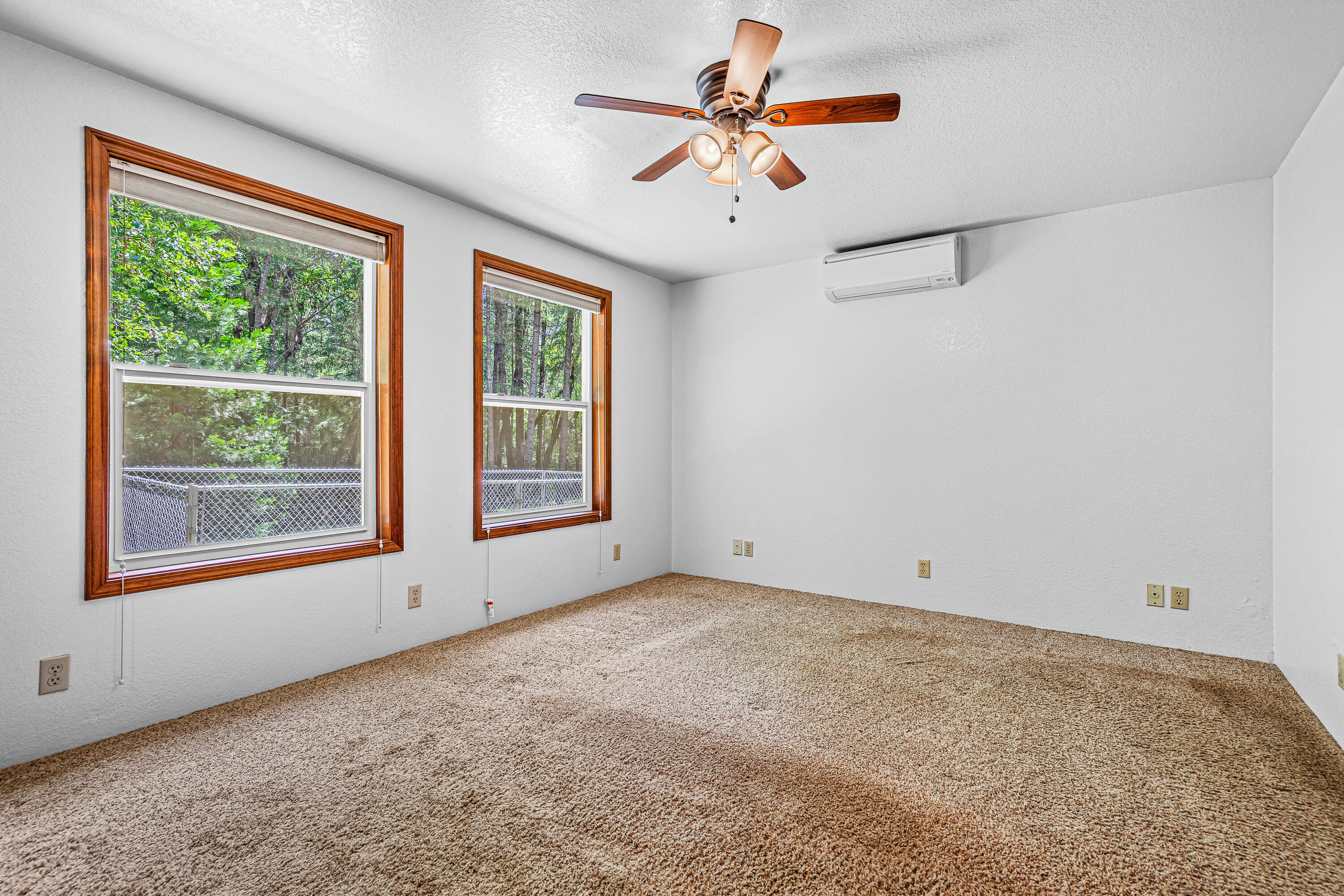 311 Peco Road Grants Pass, OR 97526 - Photo 18 of 67 9R9A1389