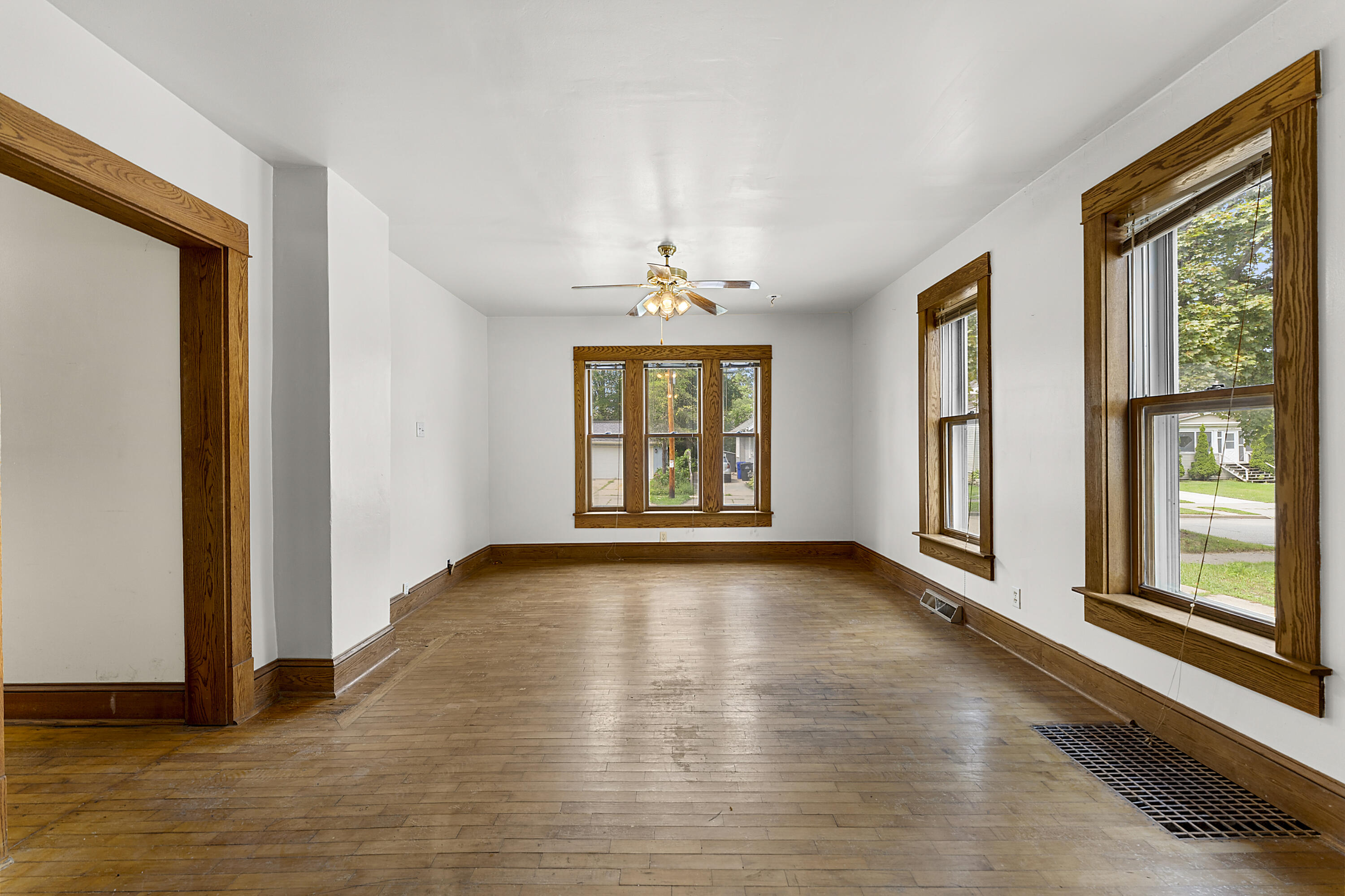 1016 East Vine Street Appleton, WI 54911 - Photo 3 of 46 024-1016EastVineStreet-Appleton-WI-54911