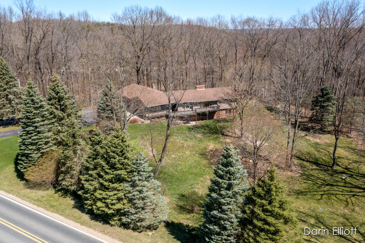6243 Hastings Road Lowell, MI 49331 - Photo 5 of 48 IMG_1036