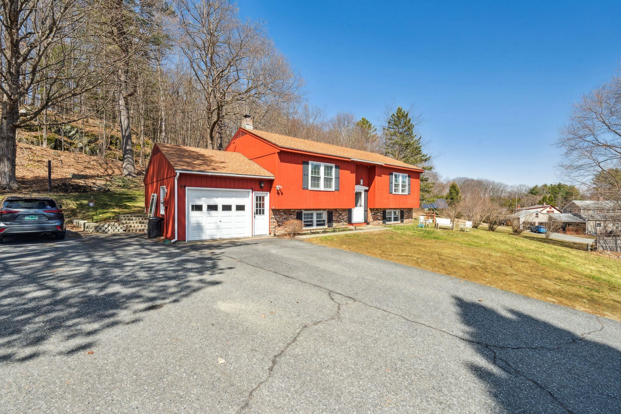 54 Gifford Road Hartford, VT 05001 - Photo 2 of 28 Gallery Image 2