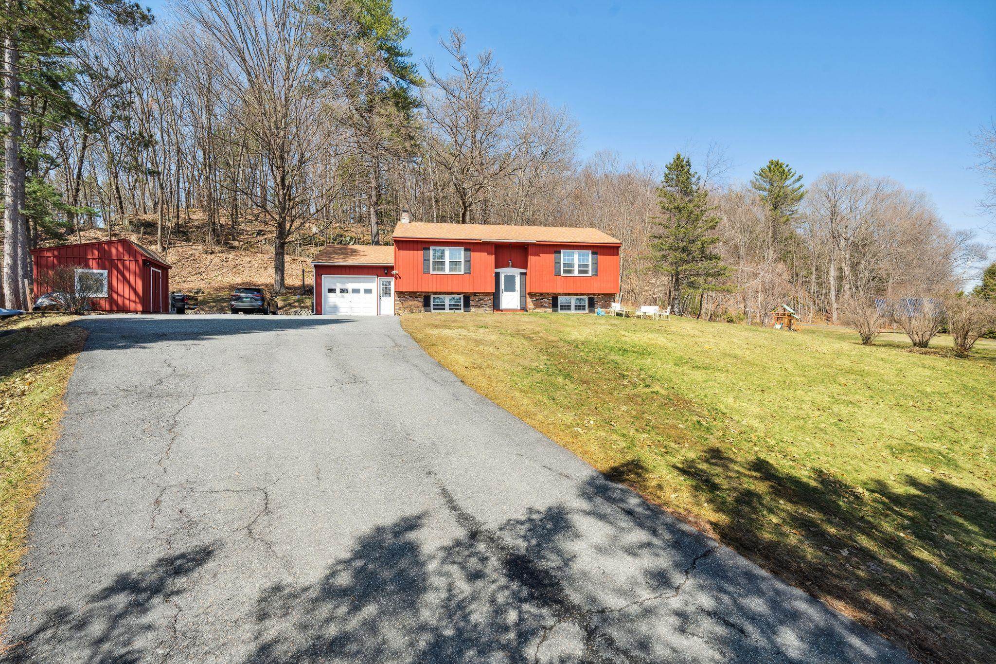 54 Gifford Road Hartford, VT 05001 - Photo 3 of 28 Gallery Image 3
