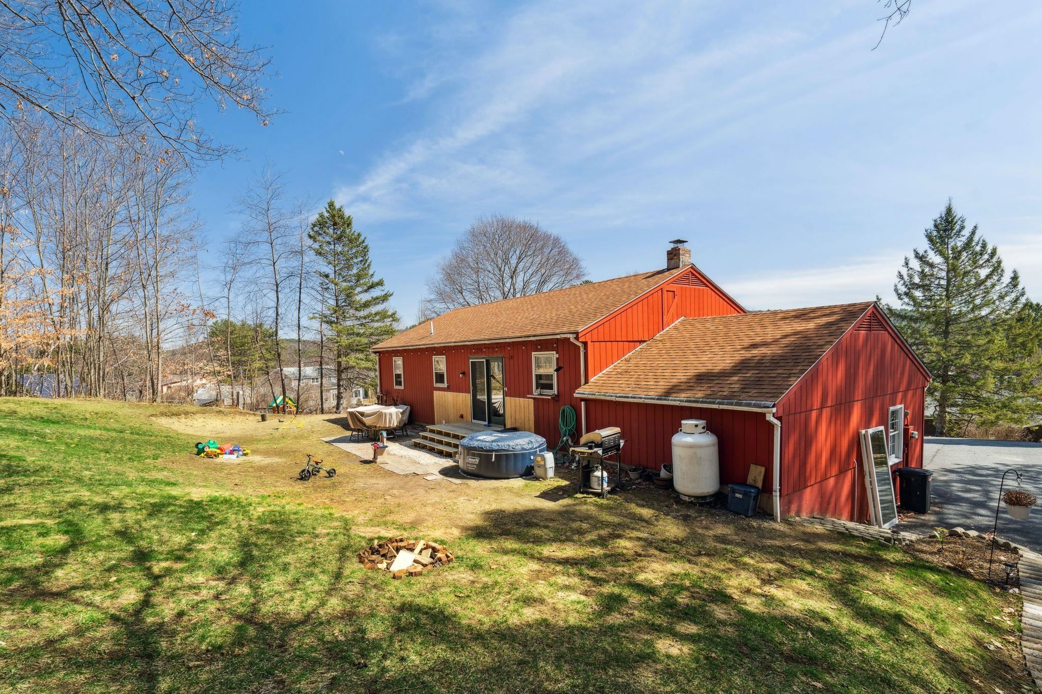 54 Gifford Road Hartford, VT 05001 - Photo 4 of 28 Gallery Image 4
