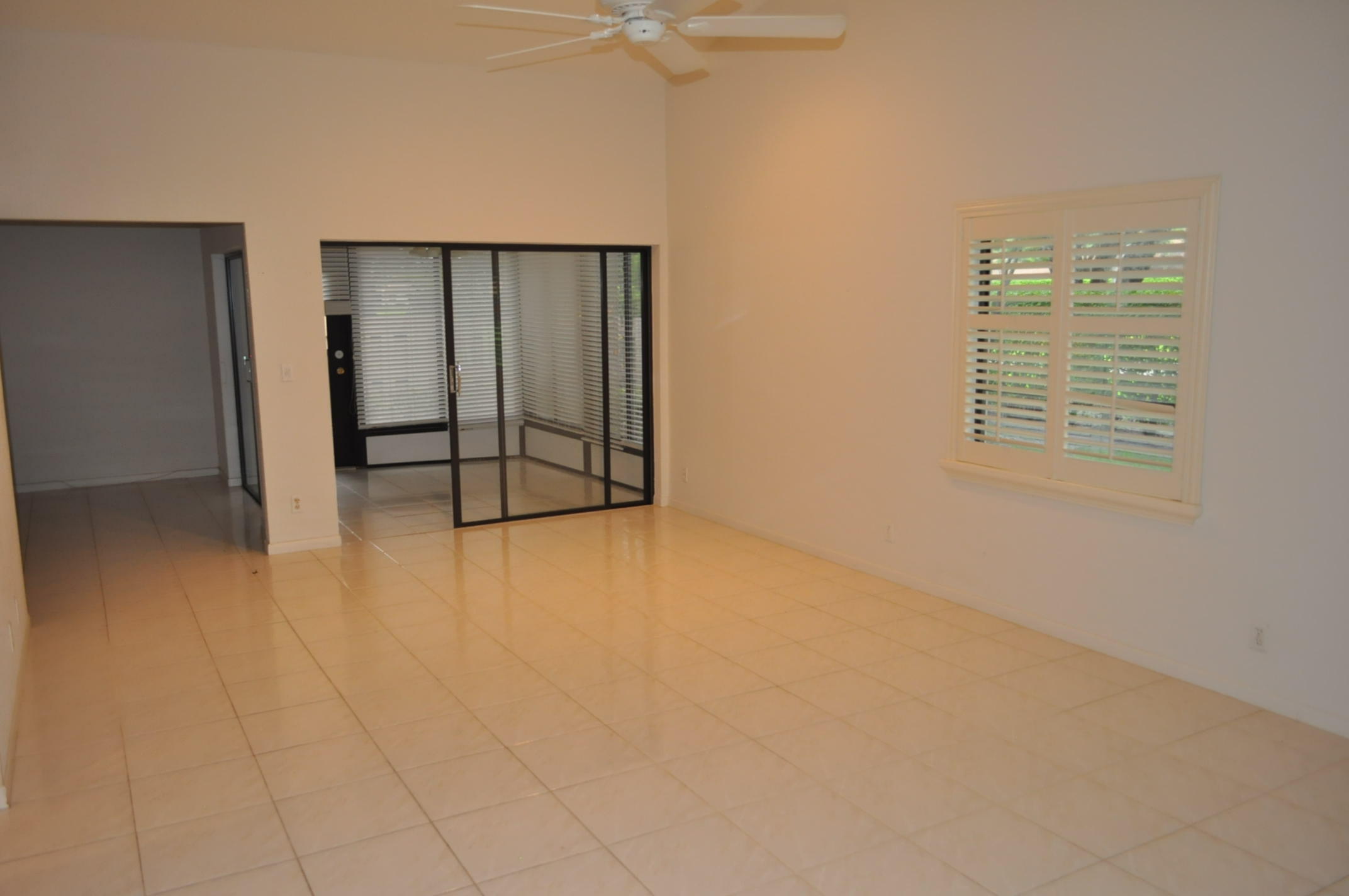 8110 Summerview Terrace Boca Raton, FL 33496 - Photo 8 of 15 Living Area