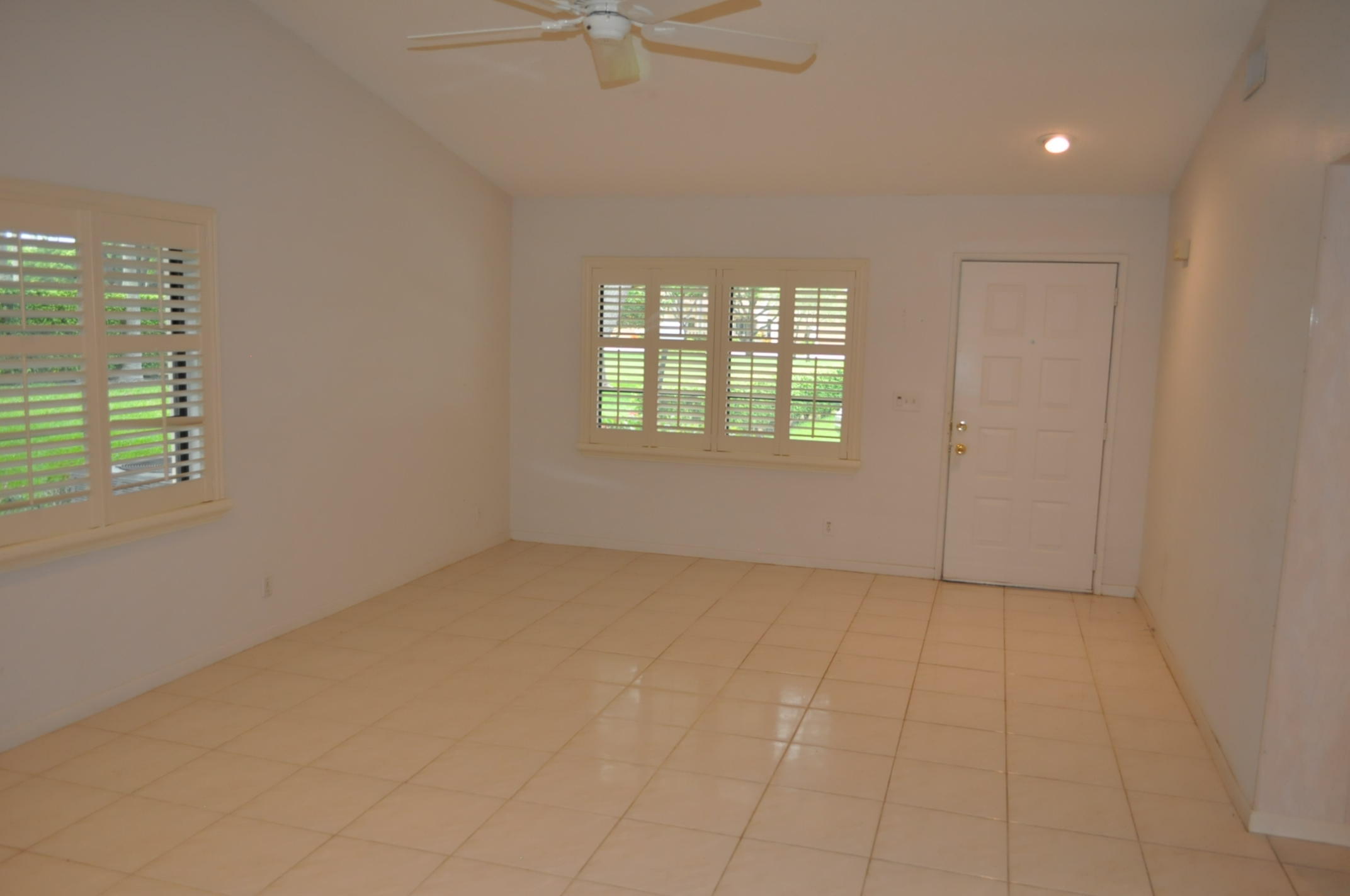 8110 Summerview Terrace Boca Raton, FL 33496 - Photo 9 of 15 Living Area